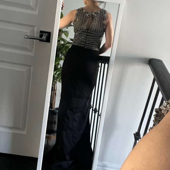 Elegant dress - Picture 3 of 7